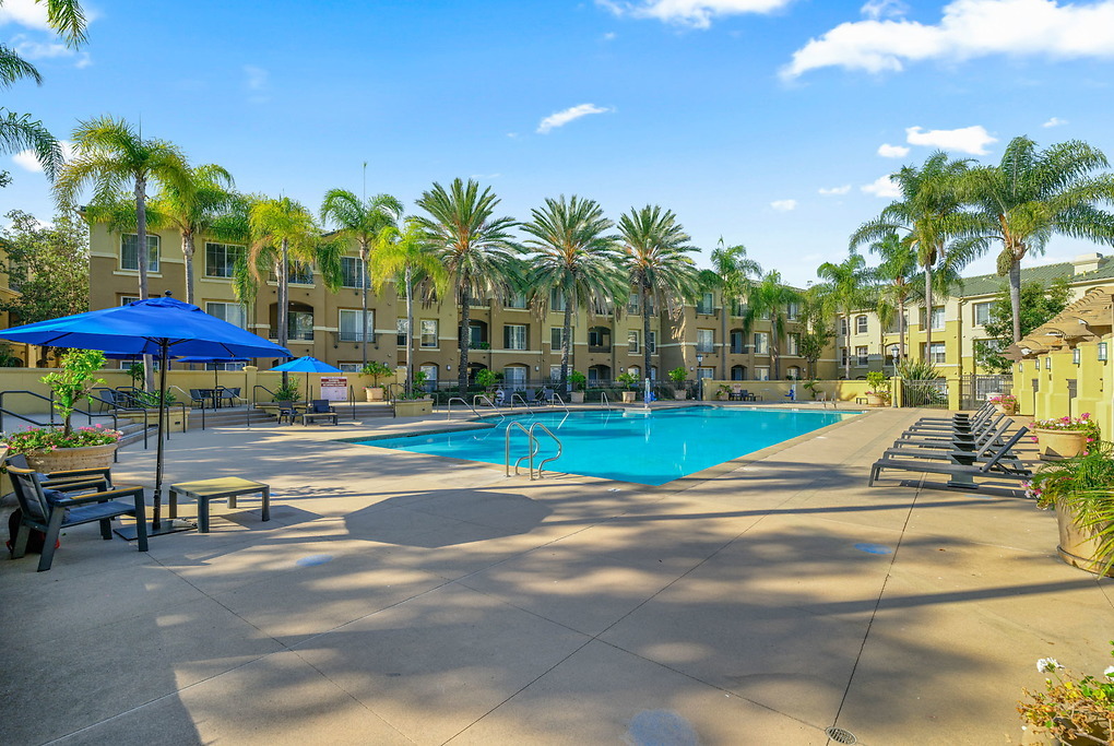 Allure at Scripps Ranch in San Diego, CA - Foto de edificio