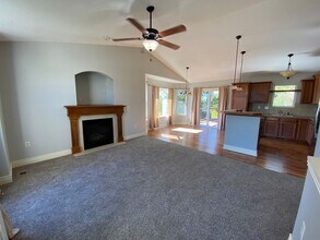 824 Fossilridge Dr in Manhattan, KS - Building Photo - Building Photo