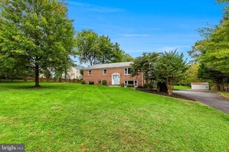 43594 Hay Rd in Ashburn, VA - Building Photo - Building Photo