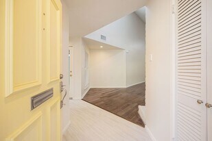 1856 S Gessner Rd in Houston, TX - Building Photo