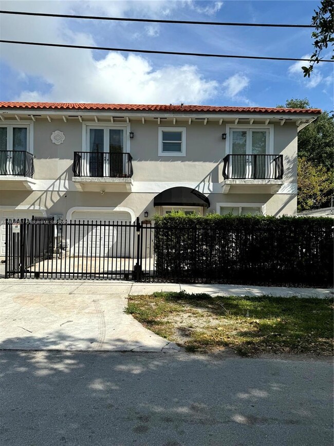3375 Percival Ave in Miami, FL - Building Photo - Building Photo