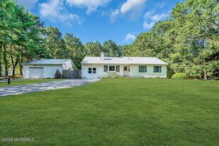 10 Bowman Rd in Jackson Township, NJ - Building Photo