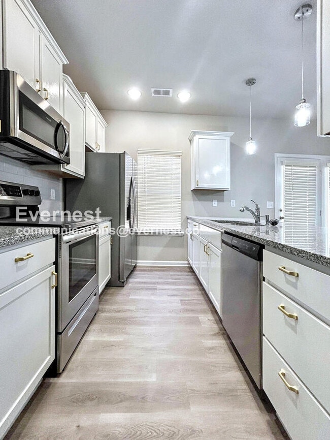 8037 Alderton Ln in Charlotte, NC - Building Photo - Building Photo