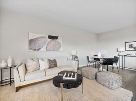 150 Colborne Ave in Richmond Hill, ON - Building Photo
