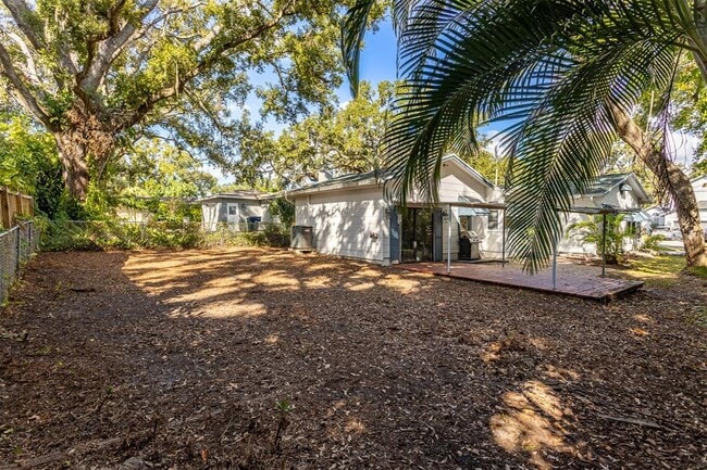 1008 W Powhatan Ave in Tampa, FL - Building Photo - Building Photo