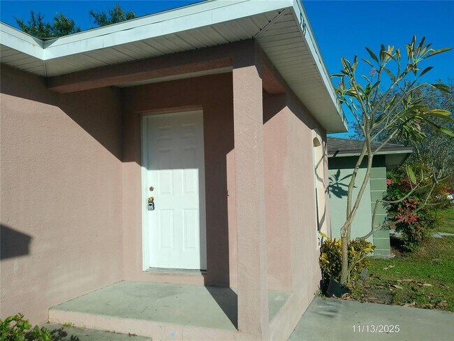 949 Fox Lake Dr in Lakeland, FL - Building Photo - Building Photo