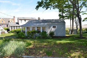 2 Saratoga Ct in Rockport, MA - Building Photo - Building Photo