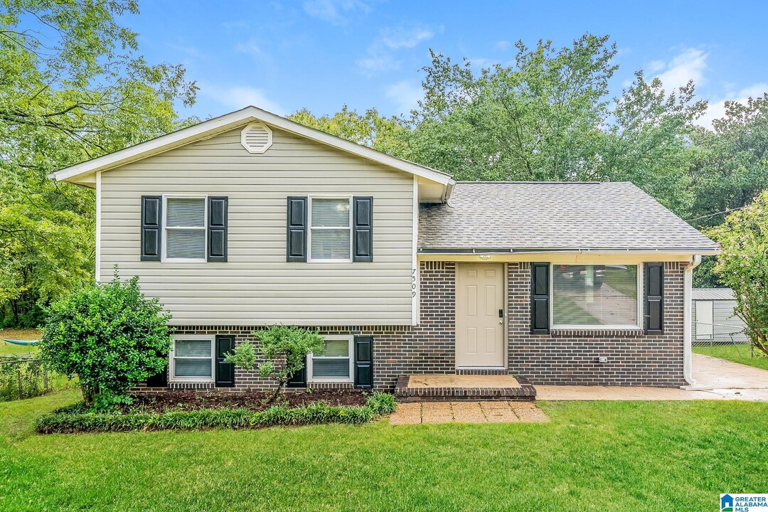 7509 Faye St in Leeds, AL - Building Photo