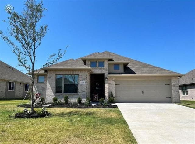 property at 3320 Oak Ln