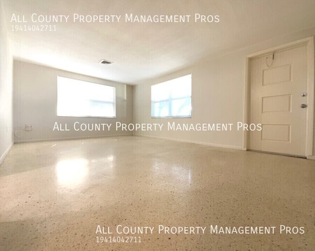 5827 Nutmeg Ave in Sarasota, FL - Building Photo - Building Photo