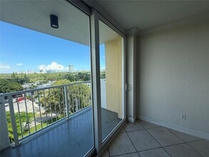 2000 NE 135th St in North Miami, FL - Building Photo - Building Photo