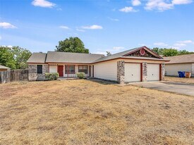 1916 Gracy Farms Ln in Austin, TX - Building Photo