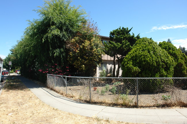 815 Deland Ave in San Jose, CA - Foto de edificio - Building Photo