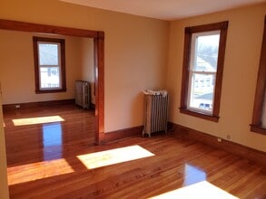 14 Bardwell St, Unit 2 in South Hadley, MA - Building Photo - Building Photo