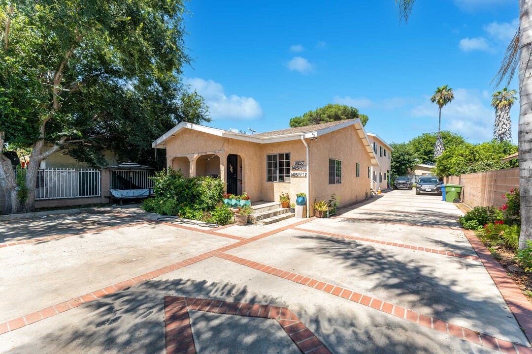 14251-53 14251-53 Vanowen Street in Van Nuys, CA - Building Photo