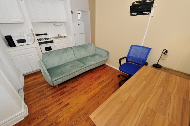 649 9th Ave, Unit SI ID1323949P in New York, NY - Foto de edificio - Building Photo