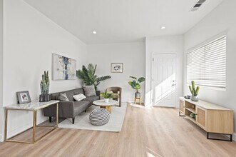 128 S Citrus Ave in Fullerton, CA - Building Photo - Building Photo