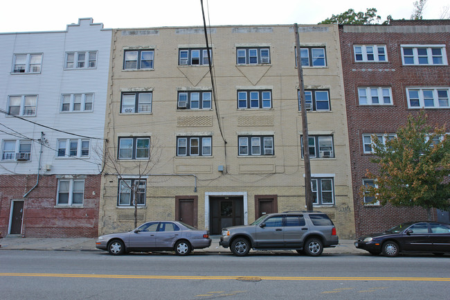 291 Mclean Ave in Yonkers, NY - Foto de edificio - Building Photo