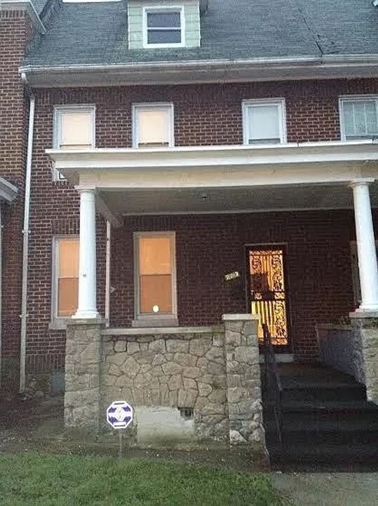 2217 Whittier Ave in Baltimore, MD - Foto de edificio