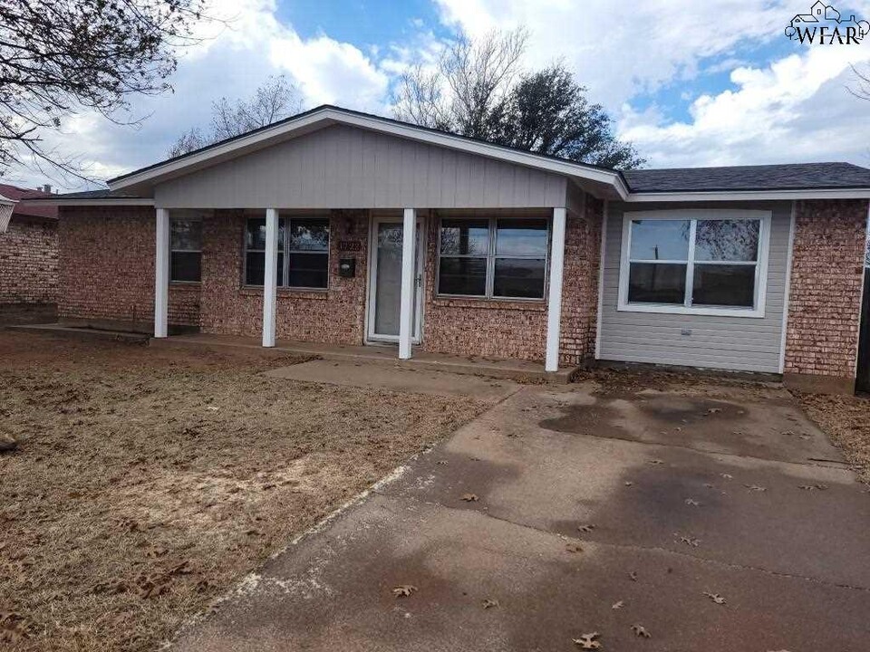 1722 Longview St in Wichita Falls, TX - Building Photo