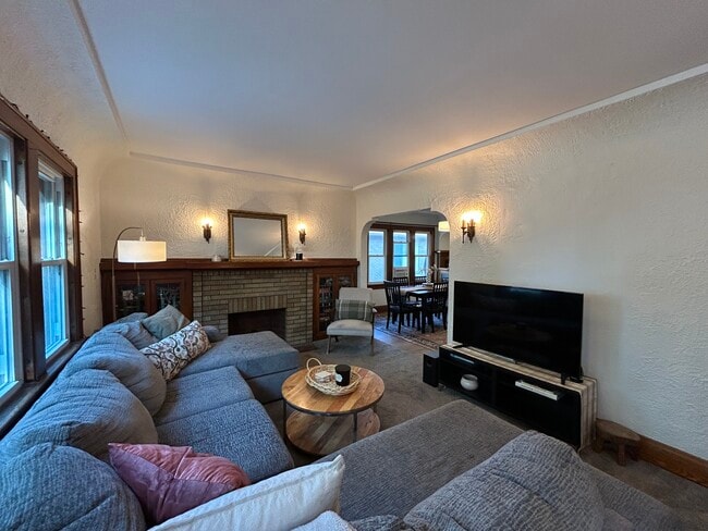 property at 2021 E Marion St