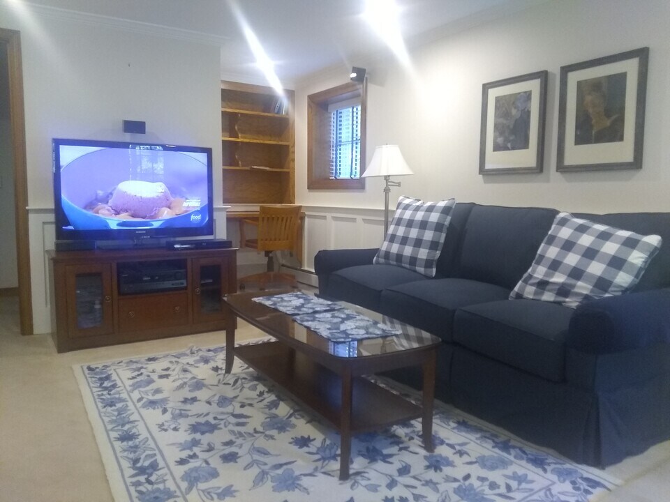 455 County Rd in Pocasset, MA - Building Photo