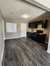 8747 Josie St photo'