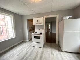 165 Adelaide St in Saint John, NB - Building Photo