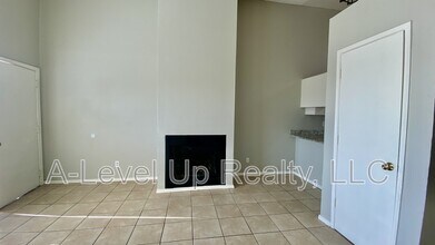 403 E Thoroughbred St in Tucson, AZ - Foto de edificio - Building Photo