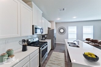 305 Huisache St in Lake Jackson, TX - Building Photo - Building Photo