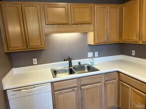 1348 Redwood Ln in Gulf Breeze, FL - Building Photo - Building Photo