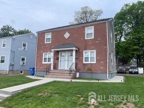 545 Olive Pl in Woodbridge Township, NJ - Building Photo - Building Photo