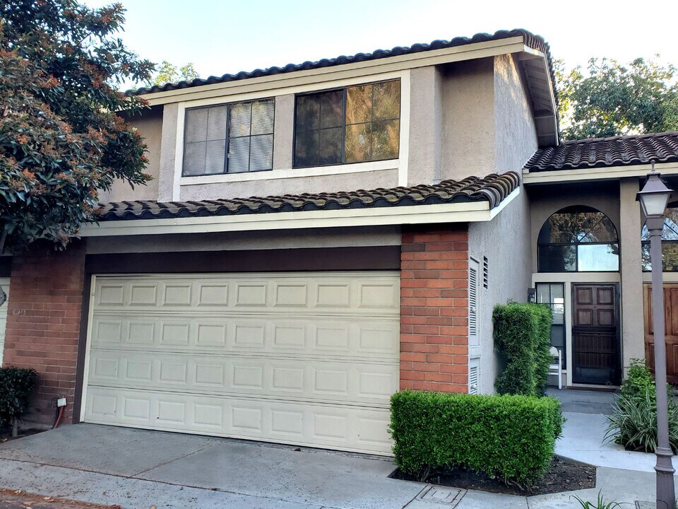 16807 Camden Ln in Cerritos, CA - Building Photo