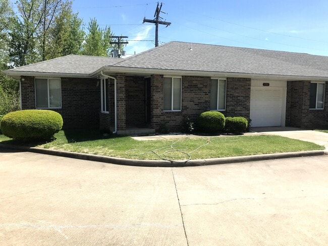 2057 S Kentwood Ave