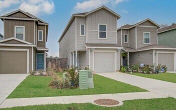 21575 Carosella Dr in New Caney, TX - Foto de edificio - Building Photo