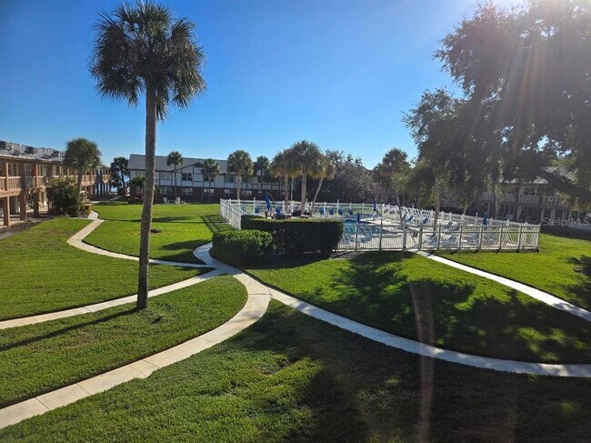 650 Pinellas Point Dr S in St. Petersburg, FL - Building Photo - Building Photo