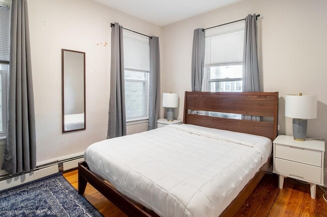 276 E Cottage St in Boston, MA - Foto de edificio - Building Photo