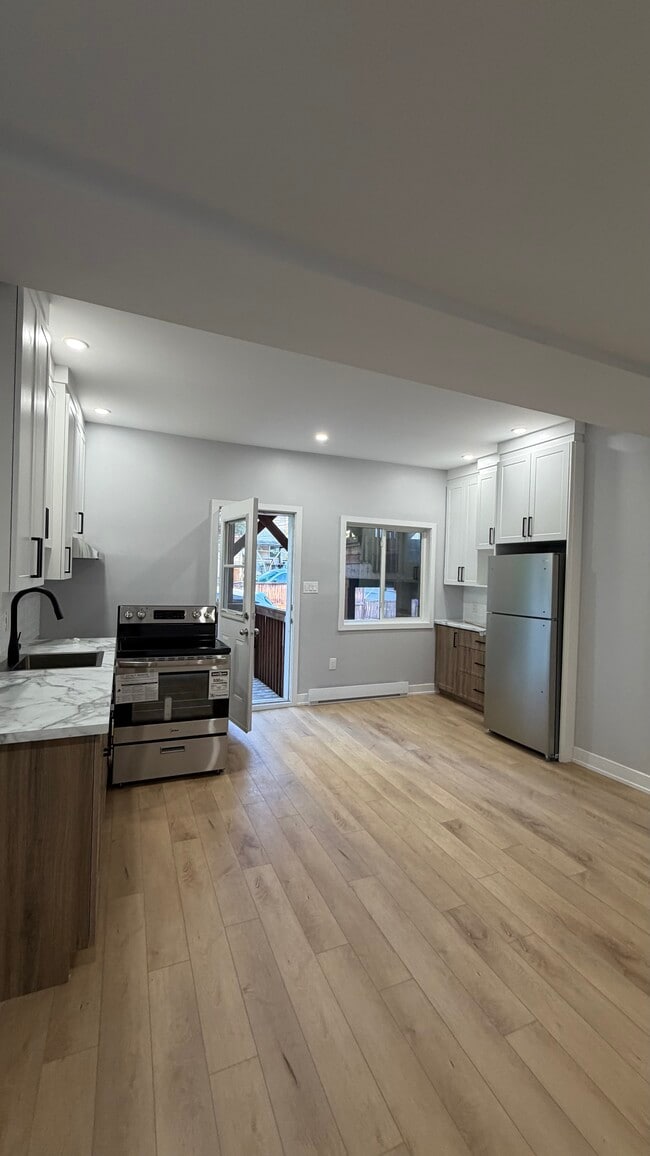 property at 126 Rue Sherbrooke