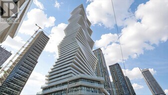 3900 Confederation Pkwy in Mississauga, ON - Building Photo