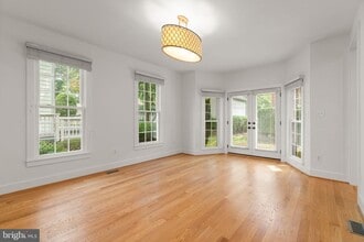 405 Tschiffely Square Rd in Gaithersburg, MD - Building Photo - Building Photo