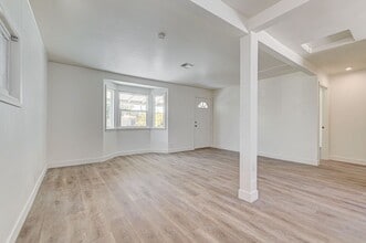1405 E Bridger Ave in Las Vegas, NV - Building Photo - Building Photo