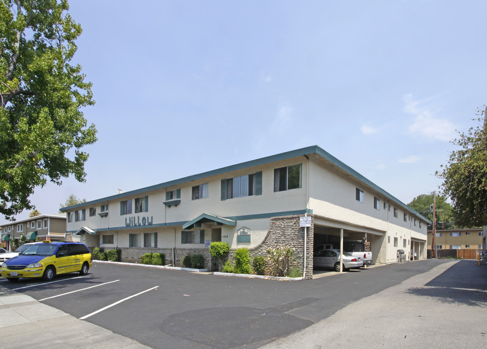 The Willow Apartments in Mountain View, CA - Building Photo