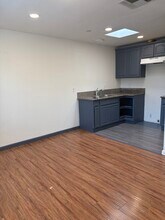 801 Myrtle Ave, Unit B in Inglewood, CA - Foto de edificio - Building Photo