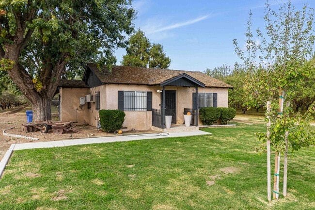 4025 S Walnut Rd in Turlock, CA - Building Photo - Building Photo