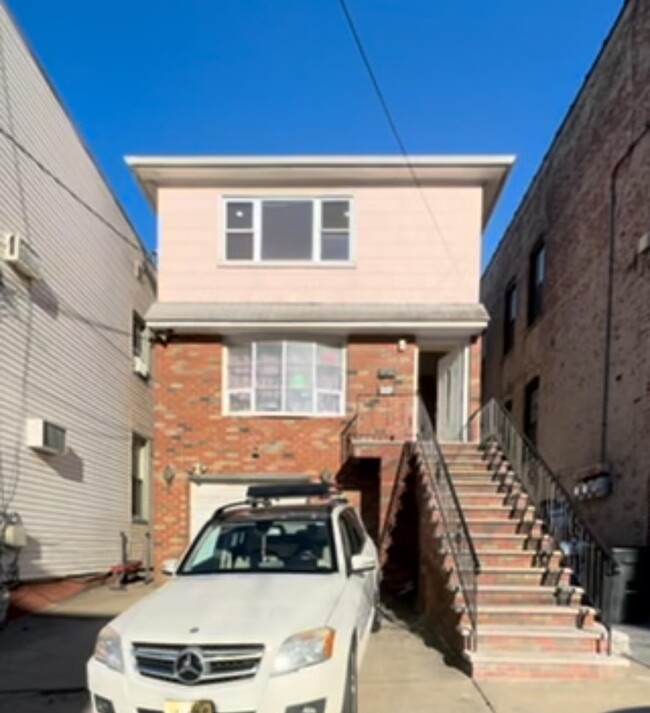 304 Columbia Ave in Jersey City, NJ - Foto de edificio - Building Photo