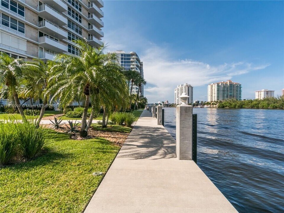 888 Intracoastal Dr in Fort Lauderdale, FL - Foto de edificio