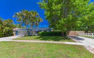 13442 Northumberland Cir in Wellington, FL - Building Photo