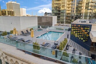 Gas Company Lofts in Los Angeles, CA - Foto de edificio - Building Photo