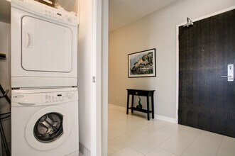 156-156 Portland St in Toronto, ON - Building Photo - Building Photo