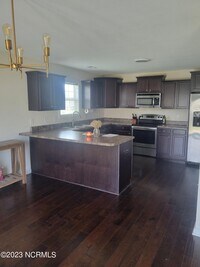 140 Cavalier Dr photo'